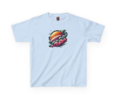 Camiseta azul claro con diseño de planeta