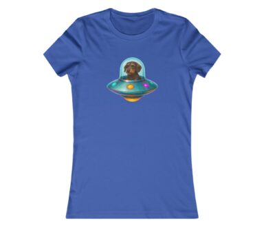Camiseta gráfica de un perro en una nave espacial