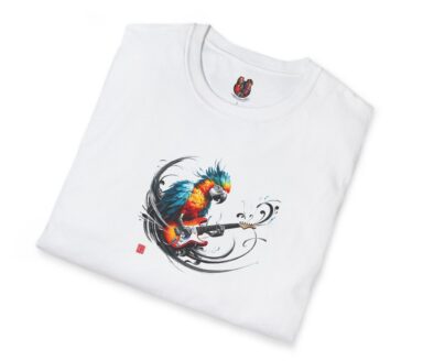 Camiseta blanca con diseño de loro colorido